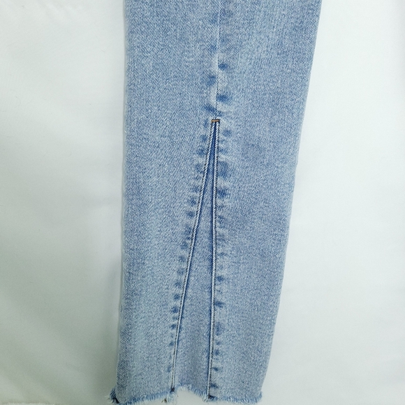 GOOD AMERICAN Women's Light Wash Raw Hem Straight Leg Jeans Size 4 - Picture 12 of 15